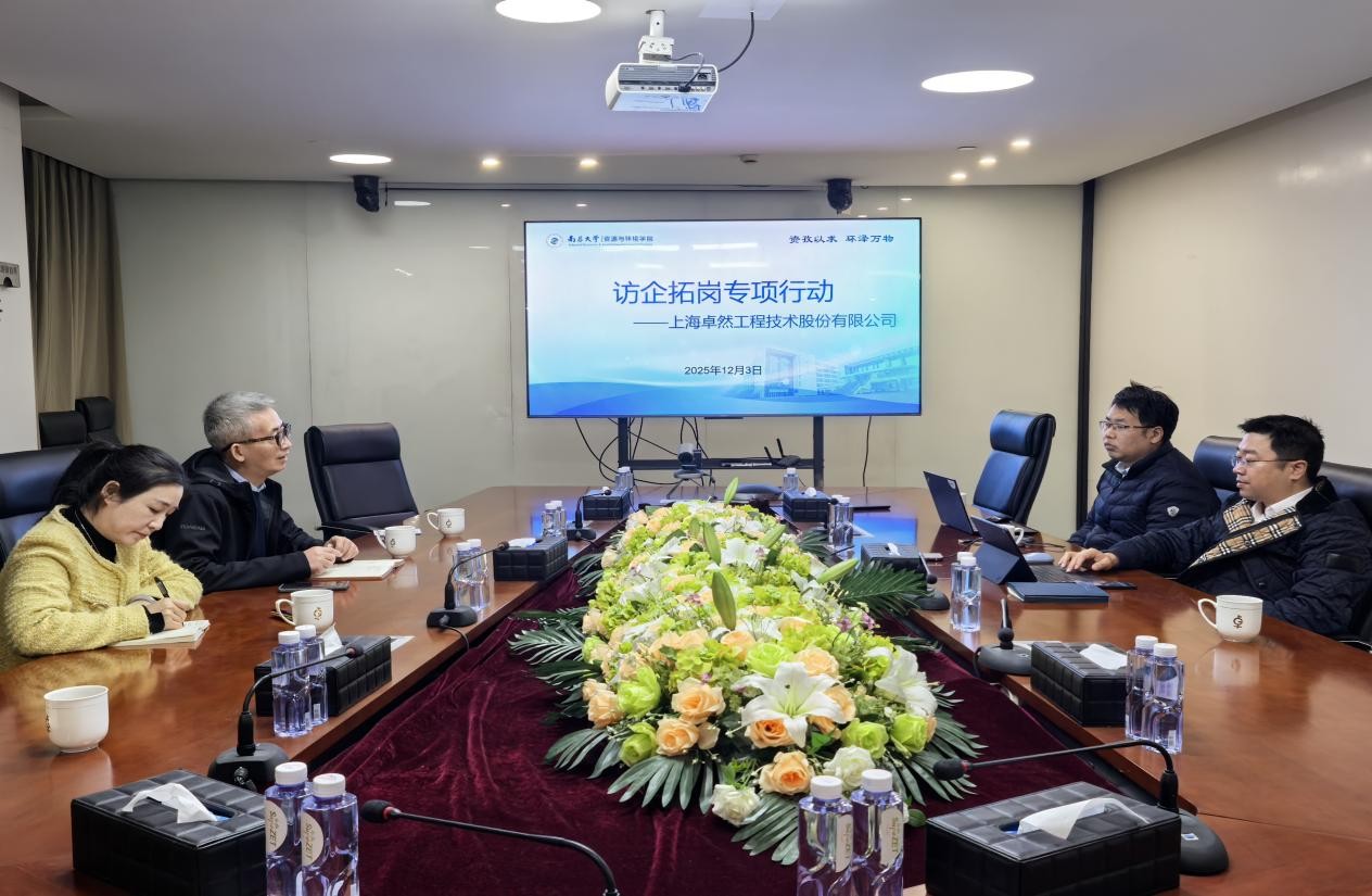 4d4af8897b3e43b783c2d3035a8d767d.jpg 4d4af8897b3e43b783c2d3035a8d767d.jpg